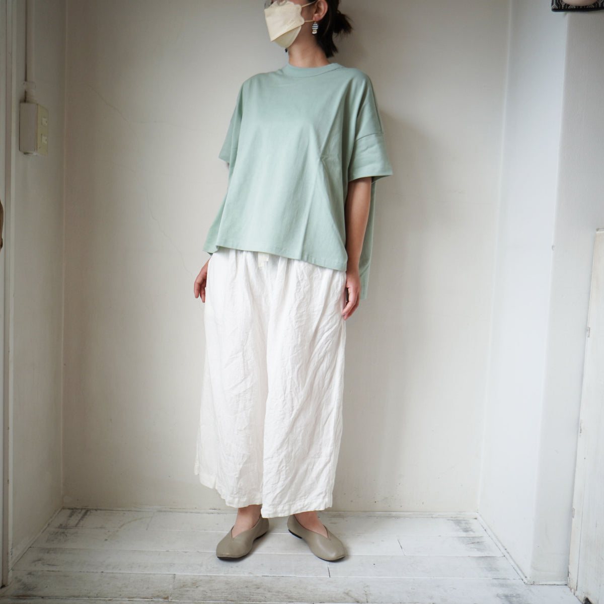 ガーゼ　リネンルーミーパンツ 着る人を選ばずフレンドリーな「gauze# (ガーゼ)」のリネンルーミー