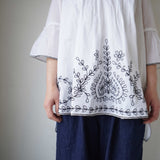 Ahuja's(オージャス)  刺繍プルオーバー