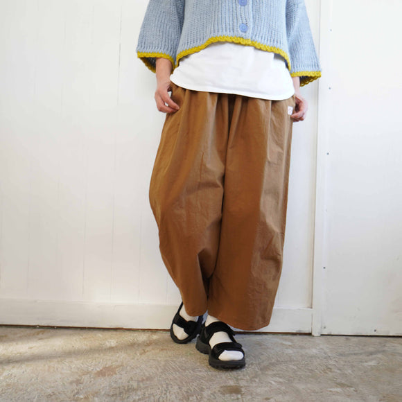 快晴堂(かいせいどう)  ふわふわタックパンツ　（53p-11）