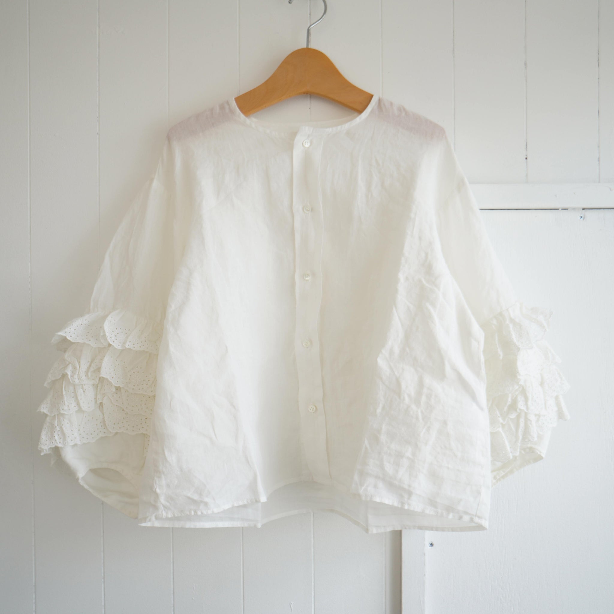 【Gauze# ガーゼ　レースフリルスリーブブラウス】新品未使用 Gauze# ガーゼ G1077 レースフリルスリーブブラウスNoir ゆう