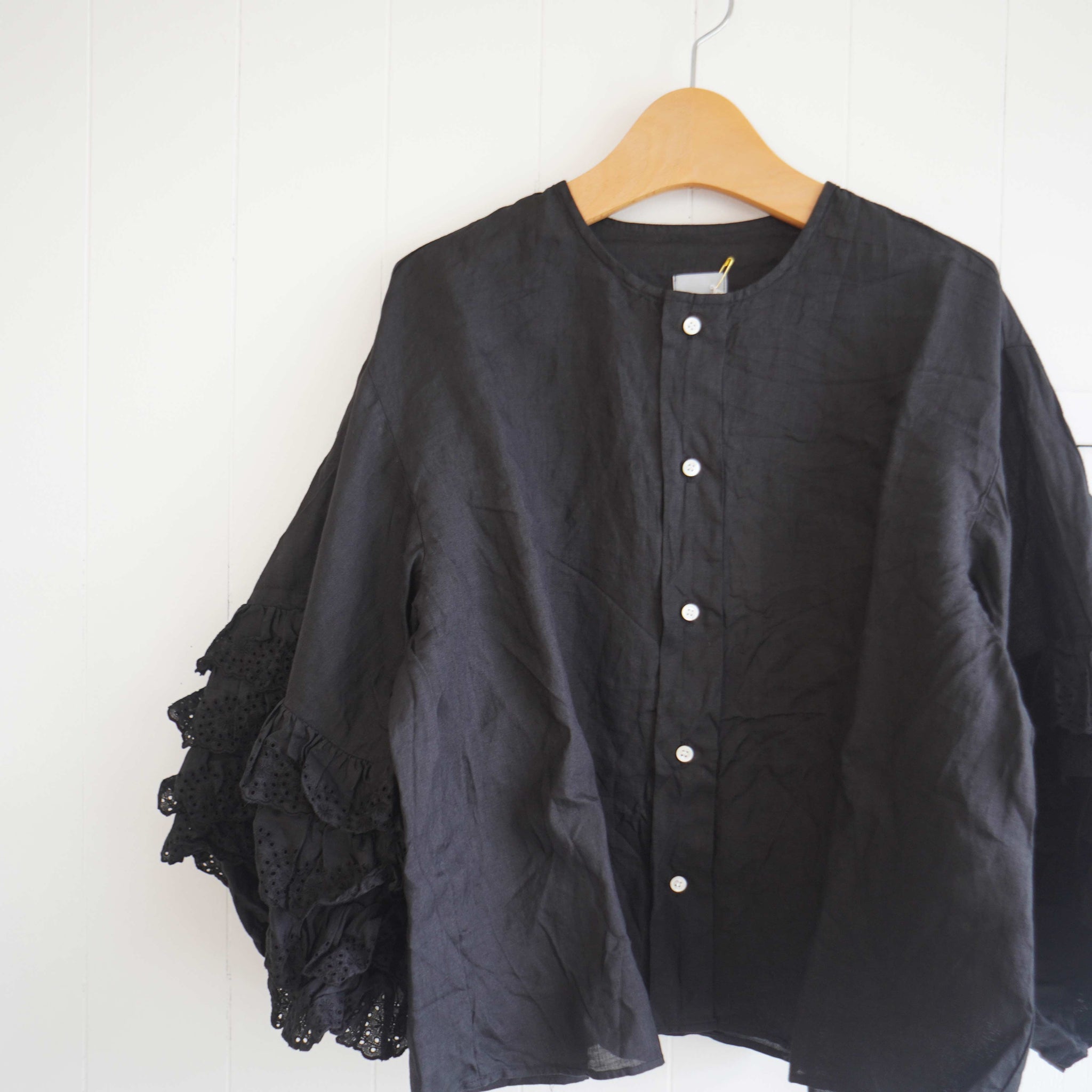 Gauze#/ガーゼ　 アンティークレース　フリルノースリーブブラウス Gauze#/ガーゼ アンティークレース フリルノースリーブブラウス
