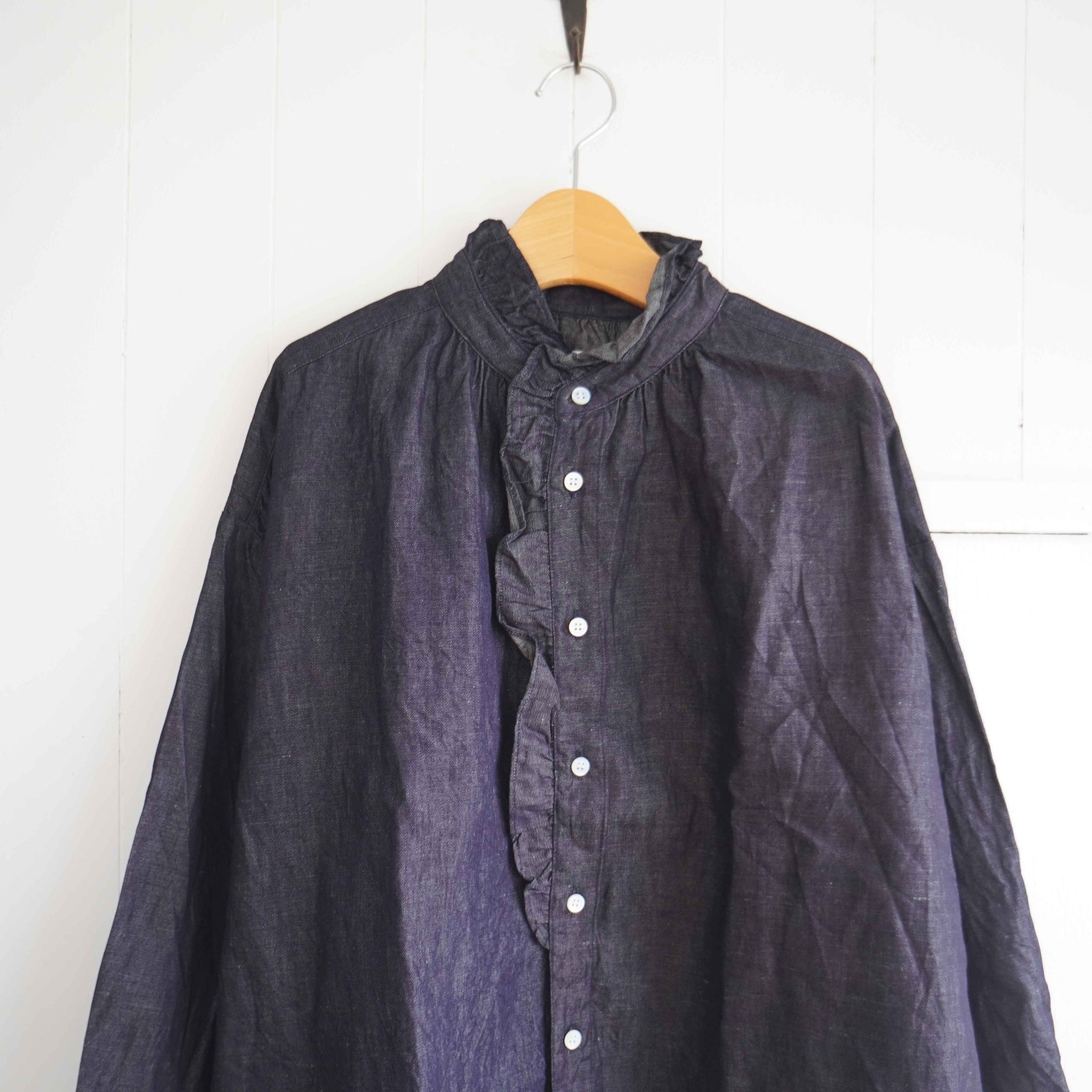 ラボレイトリー　laboratory フリルデニムシャツ　麻混　フリーサイズ LABORATORY（ラボレイトリー） デニムフリルブラウス（LA420） – Rico